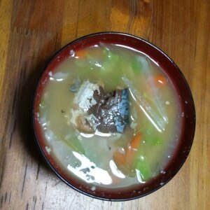 さば味噌煮缶で作るお味噌汁